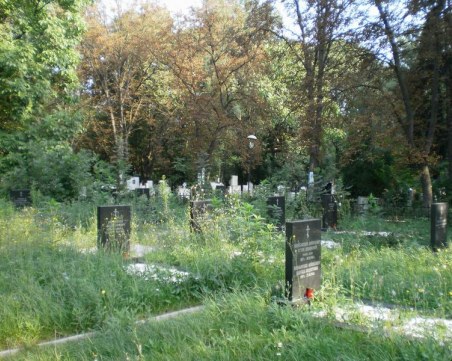 24 души припаднаха в гробищата на Задушница в столицата
