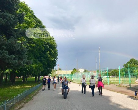 Красива дъга радва пловдивчани! Край на майските дъждове СНИМКИ