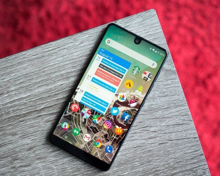 Втори Essential телефон няма да има - продават компанията
