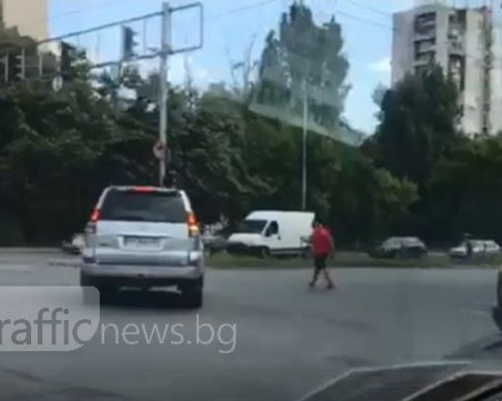 Нервак в джип възмути пловдивчани с маневрата си ВИДЕО
