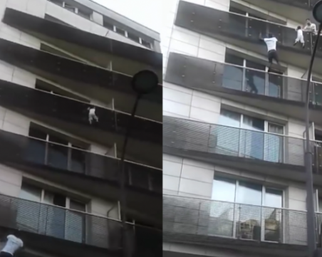 Мъж спаси висящо от тераса дете! Обявиха го за “човека паяк“ ВИДЕО