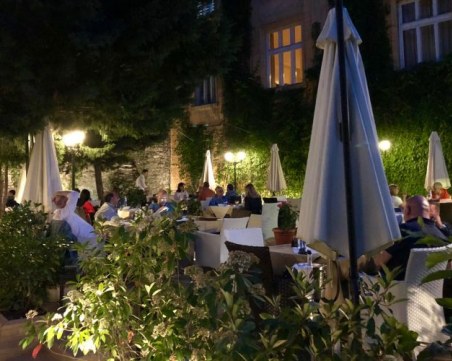 Мястото с вълшебно вкусна храна в сърцето на Пловдив СНИМКИ