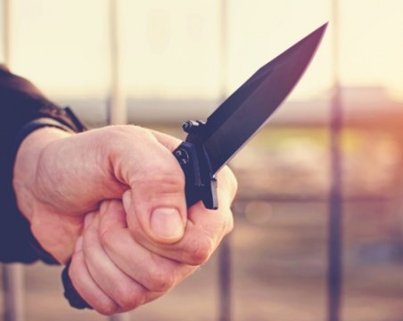 Нападнаха с нож 41-годишна пловдивчанка в парк 