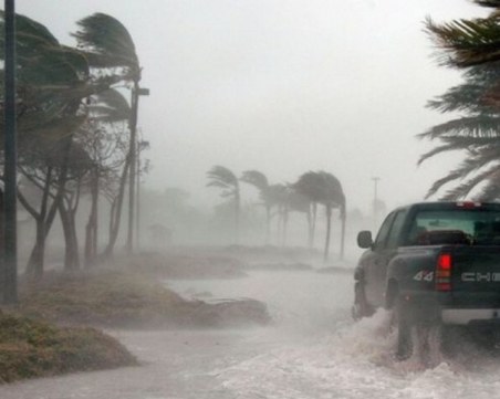 Силна буря заплашва Флорида и Куба! Евакуират хиляди души