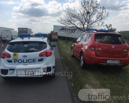 Тир уби двама души край Пловдив, навлезе в насрещното ВИДЕО