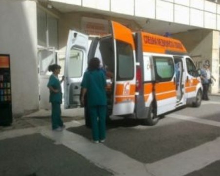 Жена стовари брадва върху жената на братовчед си заради... лаещо куче