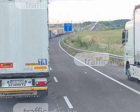 Блокада на границата с Турция! Пловдивски шофьор чака повече от 24 часа на километрична опашка СНИМКИ