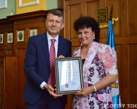 Кръстница на излежаващ тежка присъда затворник стана “Най-добрият човек на Пловдив“ ВИДЕО