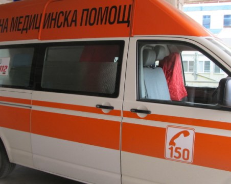 Джип се натресе в мотоциклетистка, тя удари автобус