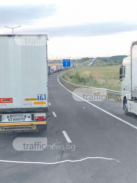 Блокада на границата с Турция! Пловдивски шофьор чака повече от 24 часа на километрична опашка СНИМКИ