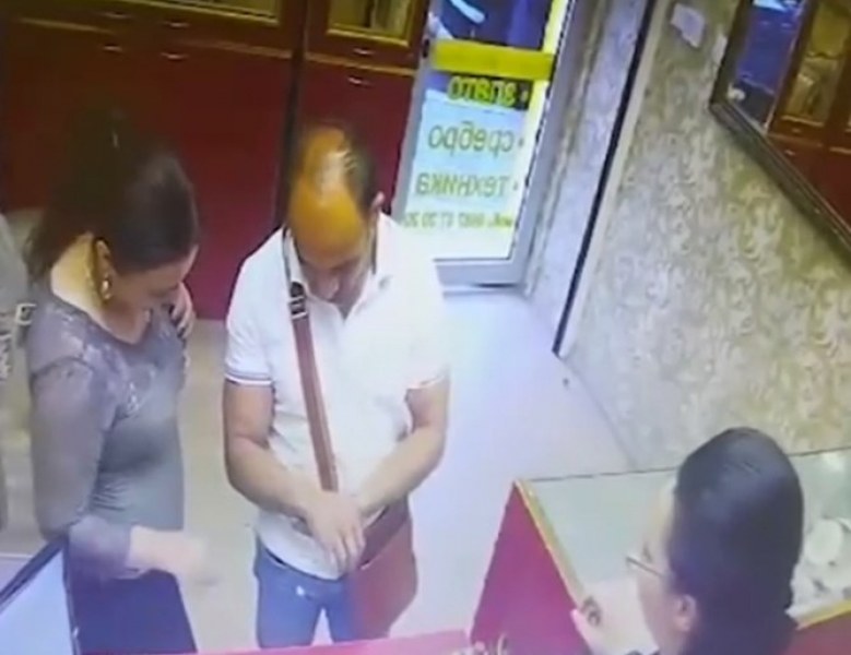 Двама изпечени крадци се представиха за чужденци, свиха гривна за 900 лева ВИДЕО