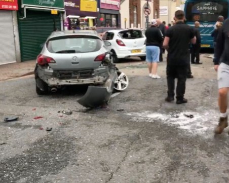 25 коли се помляха във Великобритания, 14 души пострадаха