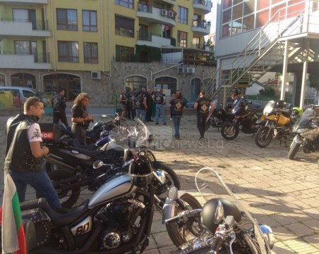 Когато големите мъже правят средата на малките деца по-добра СНИМКИ