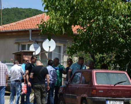 Мъжът, замесен в двойното убийство в хасковско, ревнувал жена си от всички мъже в селото