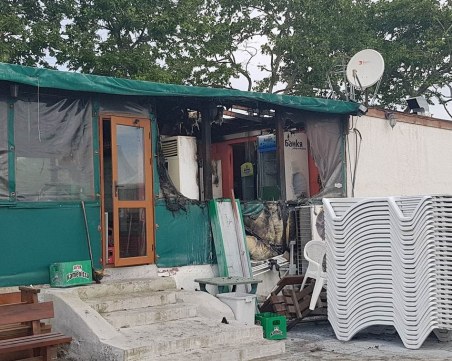 Подпалиха умишлено плажен капан в Бургас