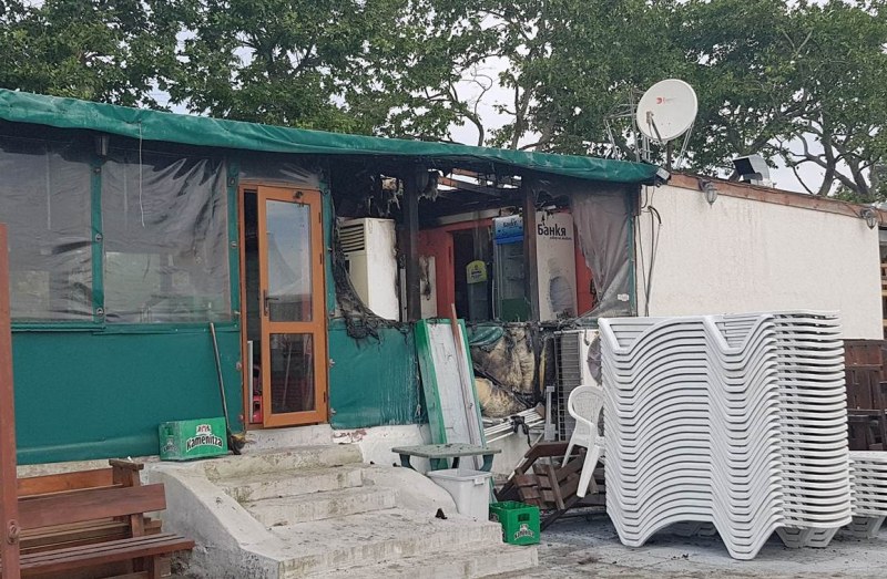 Подпалиха умишлено плажен капан в Бургас