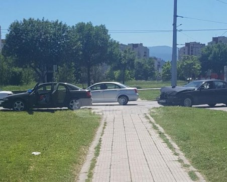 Две коли се помляха в Тракия, има пострадали СНИМКИ
