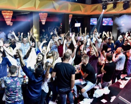 “Спирит“ изненадващо затвори