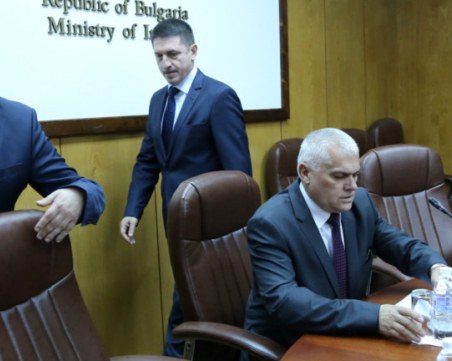 Уволниха дисциплинарно заснетия подкупен катаджия