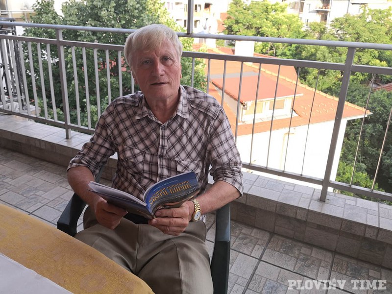 Пловдивски писател спаси безценни съкровища от манастира 