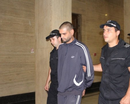 30 години ще лежи наркоман, заклал брутално майка си и дядо си