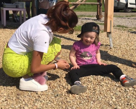 Алекс Арабаджиева с благотворителна инициатива “Полет с коне“ за деня на детето СНИМКИ