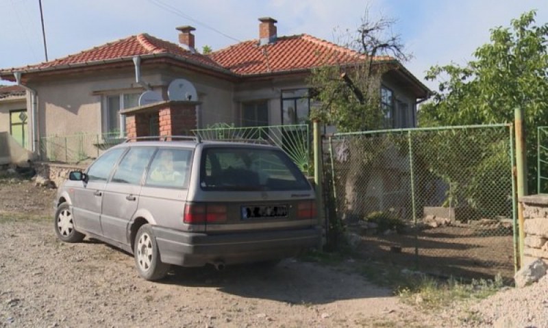 Мъжът, убил жена си и съседа си, остава зад решетките
