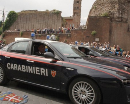 Четирима с шмайзери обраха инкасов фургон в Рим! Колата - с български номер