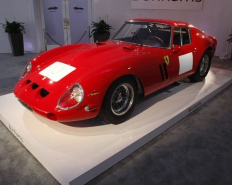 Ferrari счупи рекорда за най-скъп автомобил със Свещения Граал