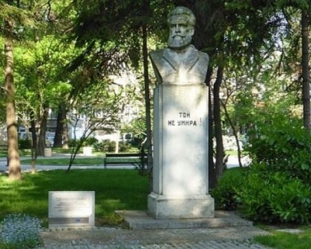 Сирени вият! България се покланя пред загиналите за свободата й