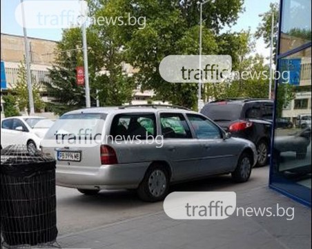 Пловдивчанин едва не влезе с колата в хранителен магазин, за да е на сянка СНИМКА