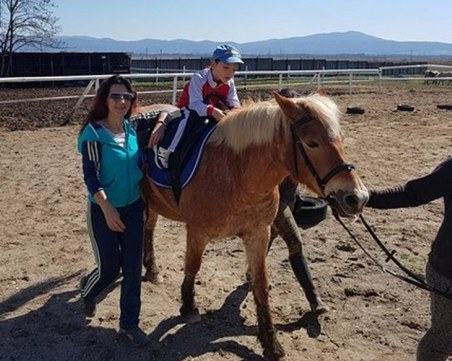 Социалните отнеха инвалидна количка на дете! Майката има голям грях - работи!