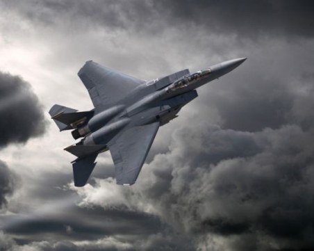 Военен самолет се разби в Иран