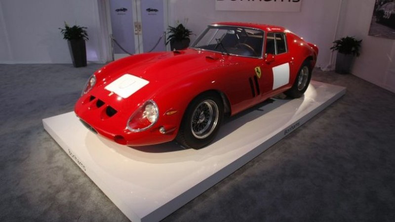 Ferrari счупи рекорда за най-скъп автомобил със Свещения Граал