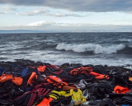 35 души се удавиха в опита си да стигнат до Европа