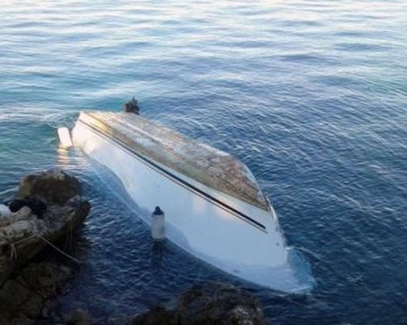 Мъж се удави в Черно море, друг изчезна, след като лодка се преобърна