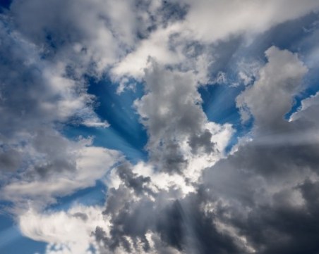 Слънце до обяд в страната, след това - бури и градушки