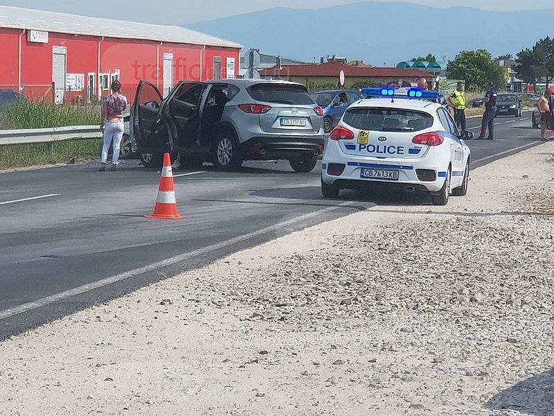 7 души са пострадали при мелето в село Труд! Единият от шофьорите - друсан СНИМКИ