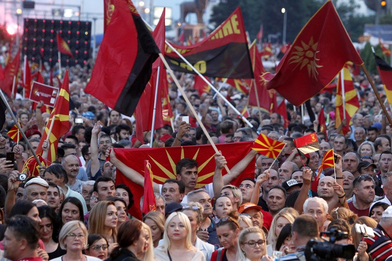 Хиляди на протест в Македония, искат предсрочни избори