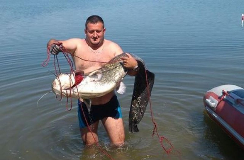 Рибар извади сом гигант след час и половина борба