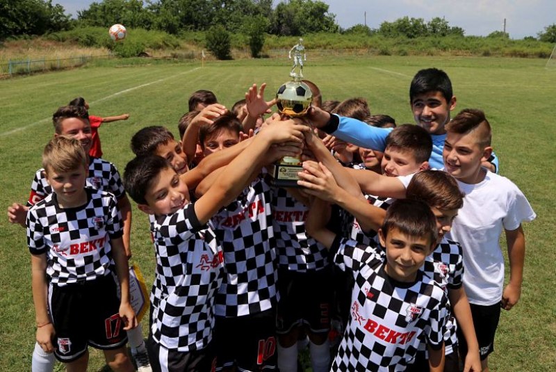 Векта спечели детския турнир в Калояново след драма с дузпи срещу Локо СНИМКИ