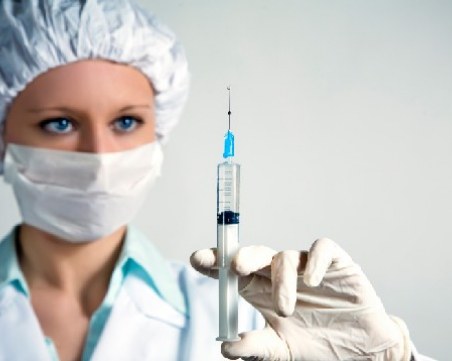 Арестуваха българки, работили незаконно като медсестри в Атина