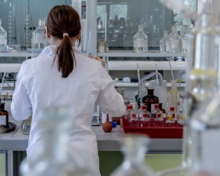 Задържаха българки, работили незаконно като медицински сестри в Гърция