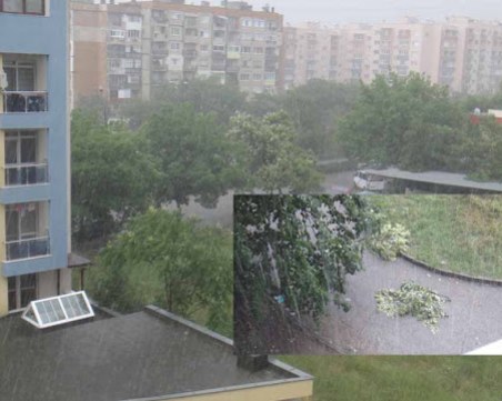 Буря в Кърджали! Проливен дъжд и градушка удариха града СНИМКА