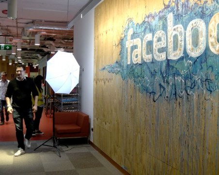 Facebook продава данните ни на 60 големи фирми