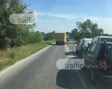 Верижна катастрофа затапи Околовръстното на Пловдив СНИМКИ
