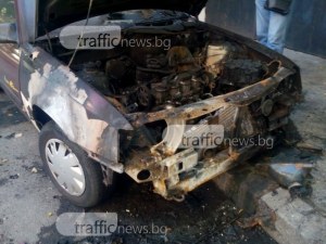 Пожар избухна в гараж в Съединение! Изгоряха два автомобила