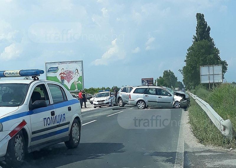 Трима души остават в болница след мелето край Пловдив с дрогиран шофьор СНИМКИ