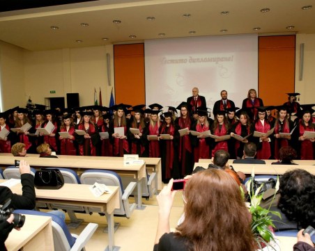 Над 100 отличници взимат дипломи от МУ-Пловдив