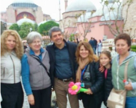 Росен Плевнелиев и Деси на шопинг за бебешки дрехи в Истанбул СНИМКА